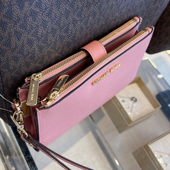 MICHAEL KORS
Jet Set Large Leather Smartphone Wristlet Wallet
Primrose 
NWT - Picture 15 of 16